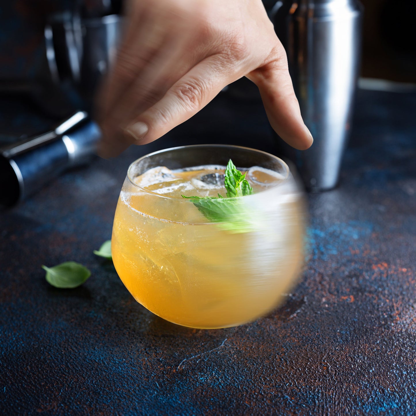 FINAL TOUCH REVOLVE SPINNING GLASSES